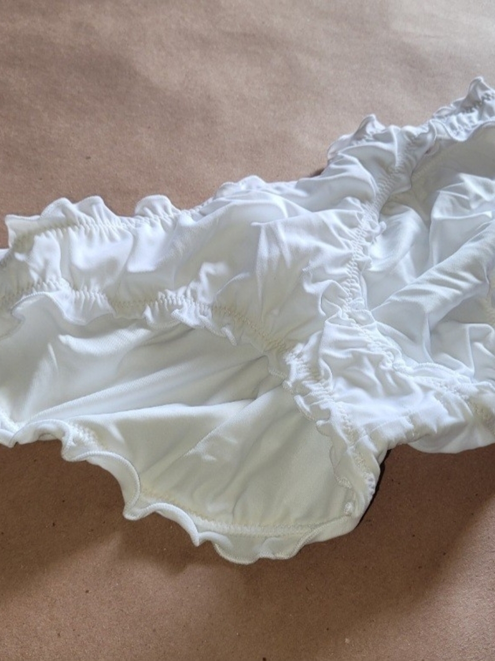 New VS Ruffled Ruched Back Bikini Bottoms - Picture 3 of 7